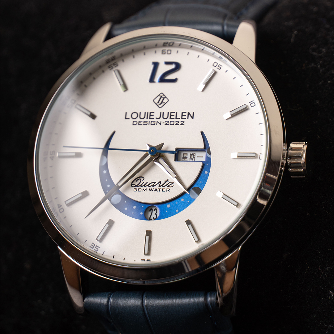 Elegant Moonphase Watch with Luminous Weekday Calendar